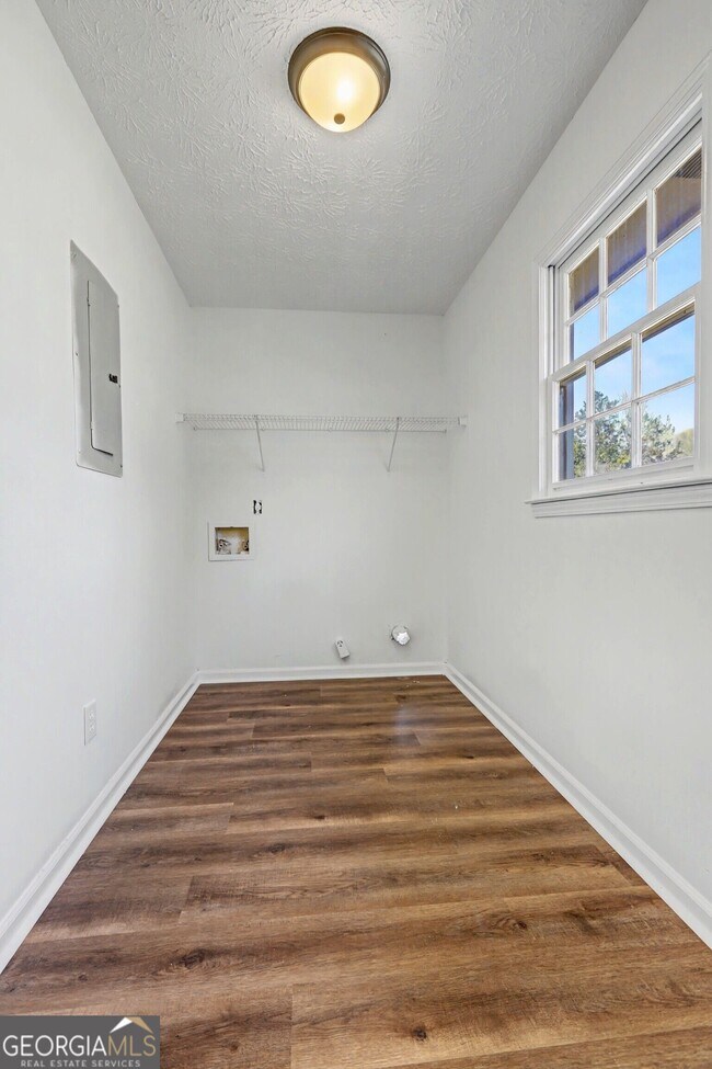 Building Photo - 608 S Jeff Davis Dr