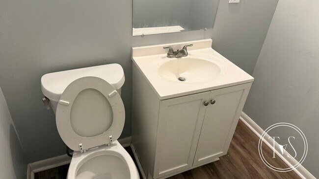 Building Photo - RATE DROP ALERT (was $2300/month)!