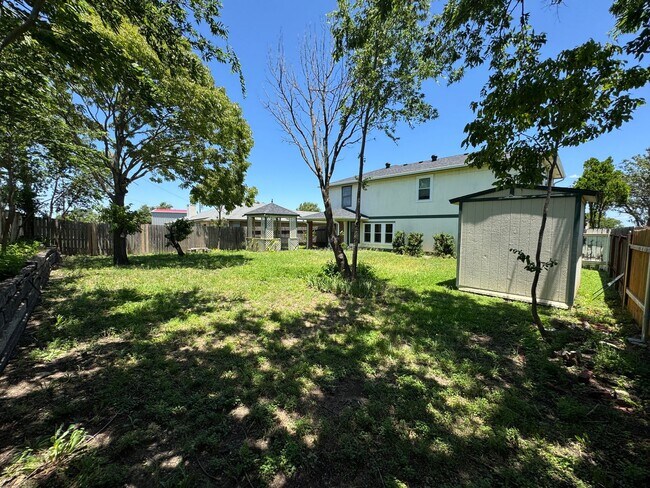 Building Photo - 1204 Bristol Dr