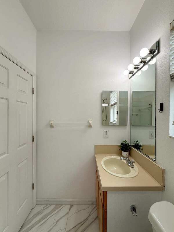 Building Photo - 9512 Greenpointe Dr