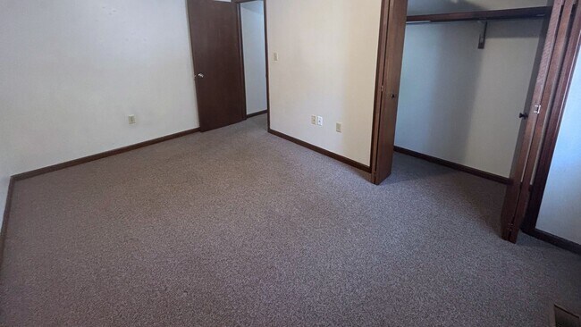 Building Photo - 509 Oak Glen Dr