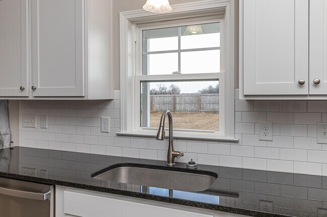 Building Photo - SPACIOUS 2-Story Home in Pikeville School ...