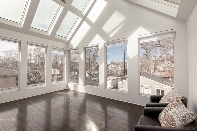 Building Photo - Lovely Victorian duplex for rent 2 bed / 1 bath