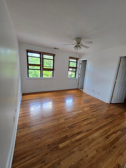 Building Photo - 1711 W Jarvis Ave