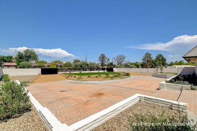 Building Photo - 3962 Euclid St