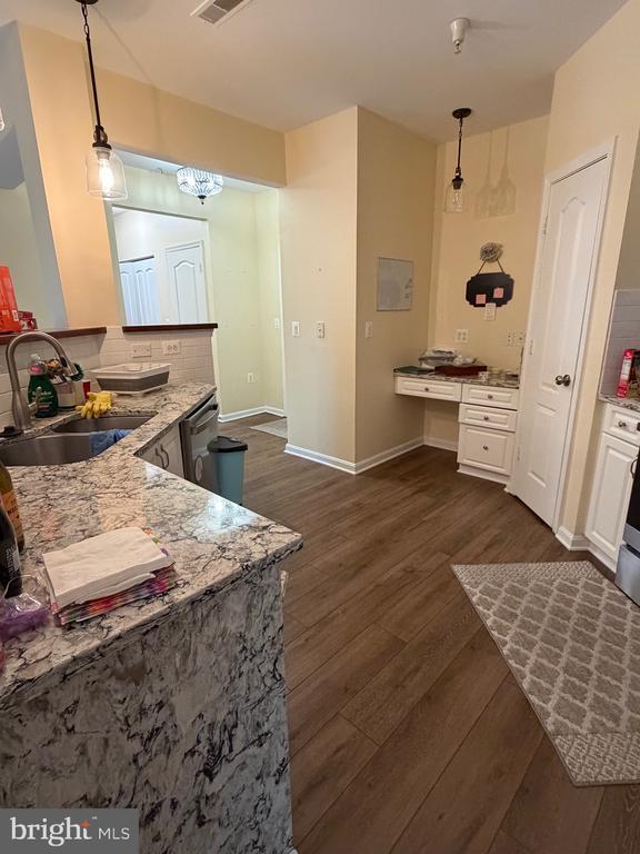 Building Photo - 400 Symphony Cir