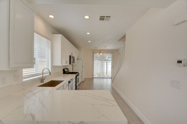 Building Photo - Bright 3-Bed Home in Gated Silverado Ranch Community – All Pets Welcome
