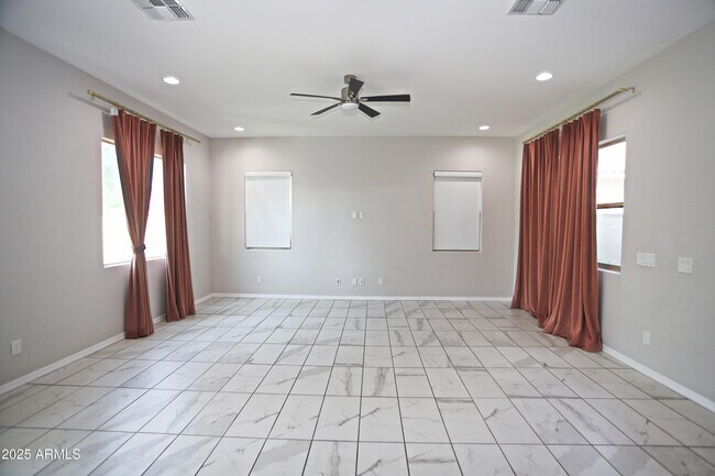 Building Photo - 947 E Ladbroke Way