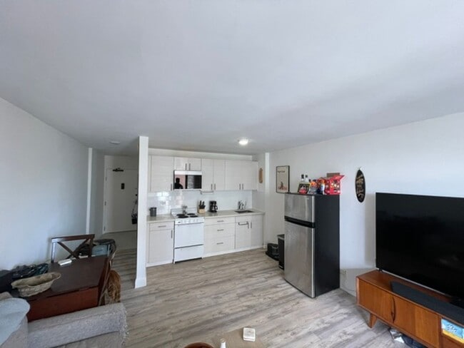 Building Photo - Fresh Waikiki Studio Unfurnished w/ secured parking & incredible amenities !