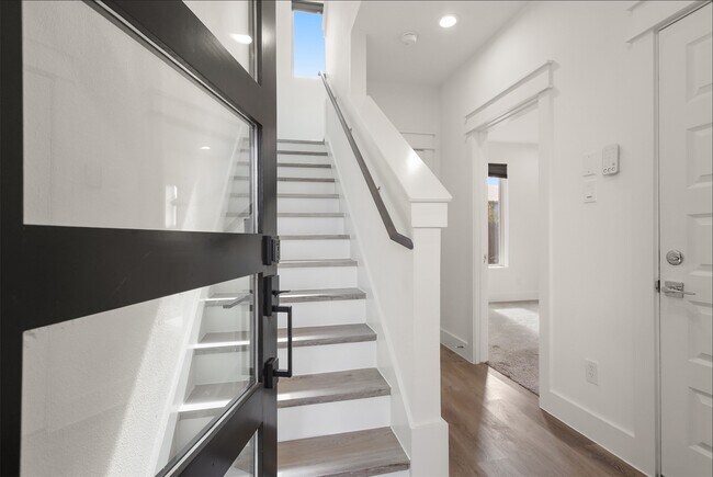 Building Photo - 500 Schweikhardt St