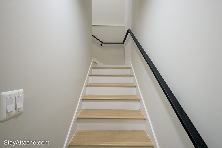 Building Photo - 2301 Ontario Rd NW