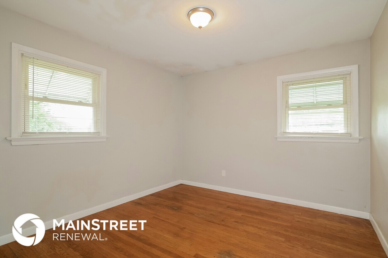 Building Photo - 670 Florland Dr