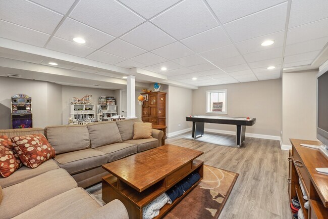 Building Photo - 2104 Kenton Ln
