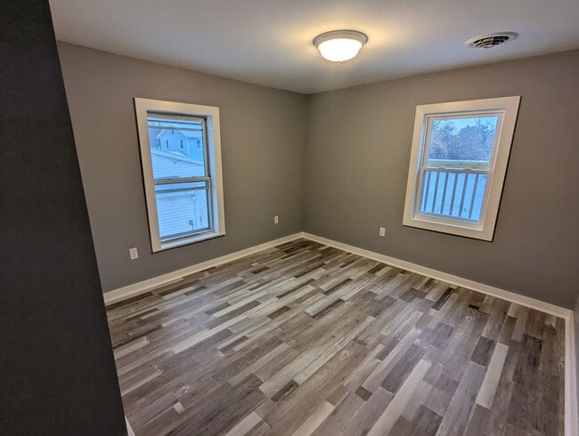 Building Photo - 19 Main St