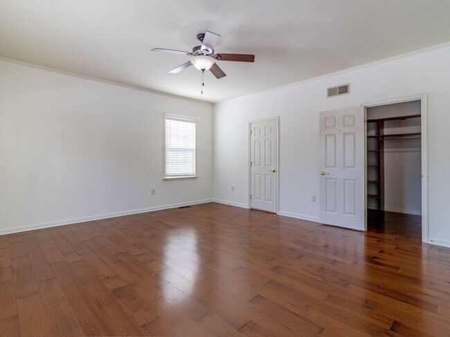 Building Photo - Single family - unfurnished - YEAR ROUND rental - Mill Pond Acres