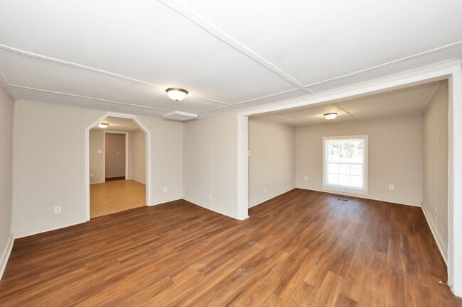 Building Photo - Newly Renovated Beauty in Pinson!