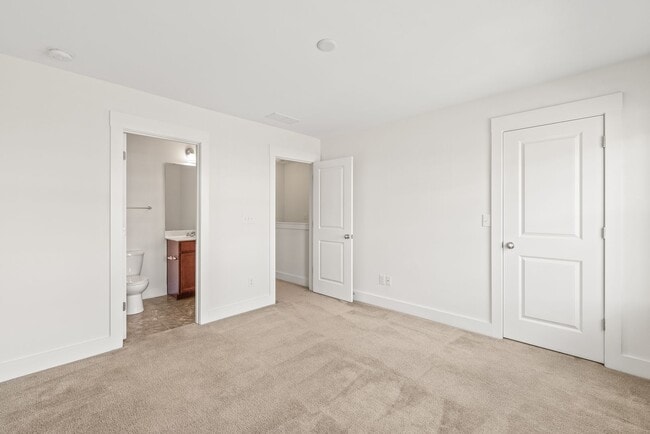 Building Photo - 2 Bedroom Townhome in Brightwalk!