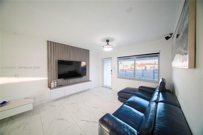 Building Photo - 280 NW 59th Ct