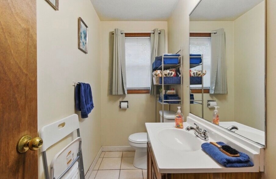 Building Photo - 82 Cherrelyn St