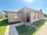 Building Photo - Beautiful 3/2duplex near Silo Schools