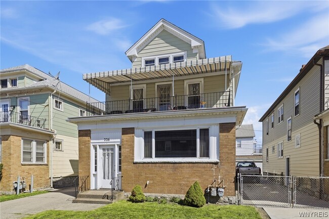 Building Photo - 226 Tacoma Ave