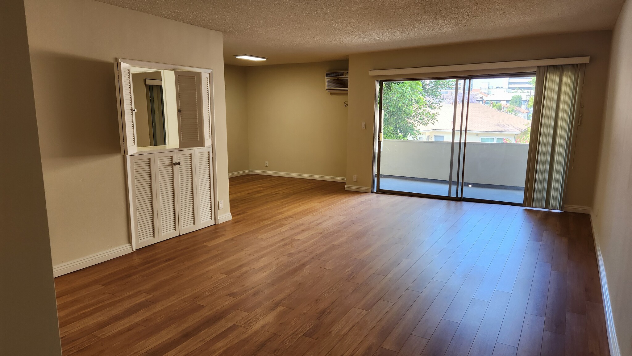 Living Room - 1637 Veteran Ave