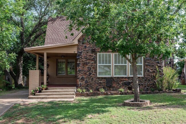 Primary Photo - 1725 NW 21st St