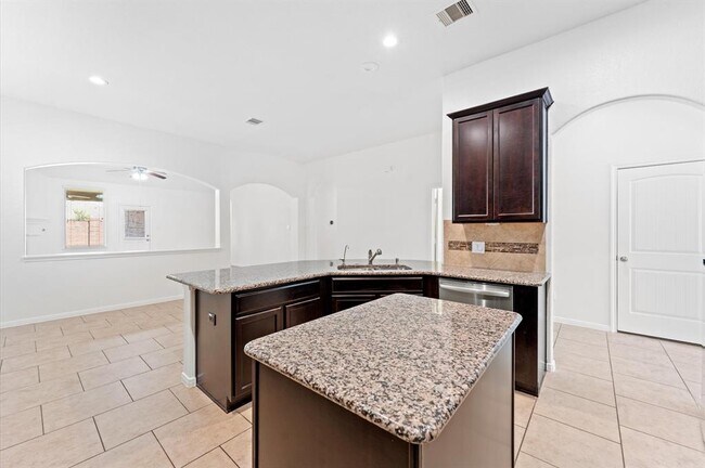 Building Photo - 5610 Glenfield Spring Ln