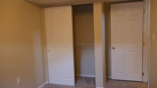 Building Photo - 4 Bed 3 Bath off Dublin/Powers w/AC- Avail...