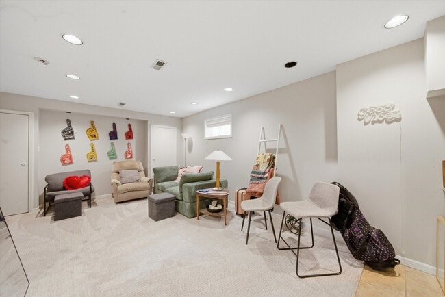 Building Photo - 1248 W Fletcher St