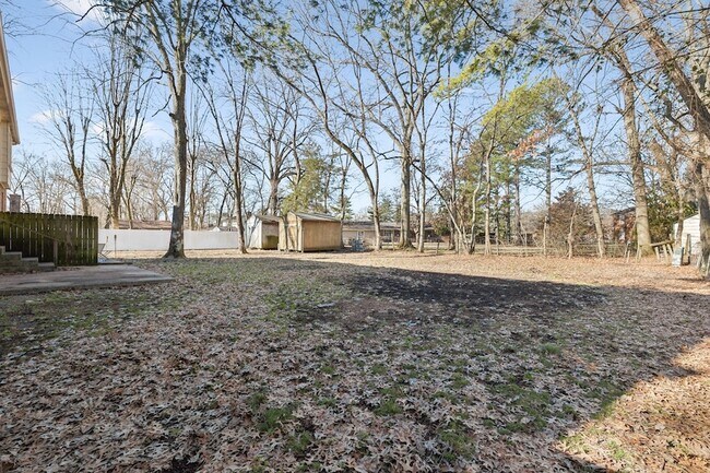 Building Photo - 1421 Huntington Dr