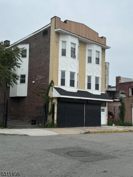 Building Photo - 4 Winans St