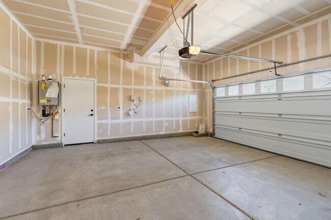 Building Photo - 1550 Plumas Dr