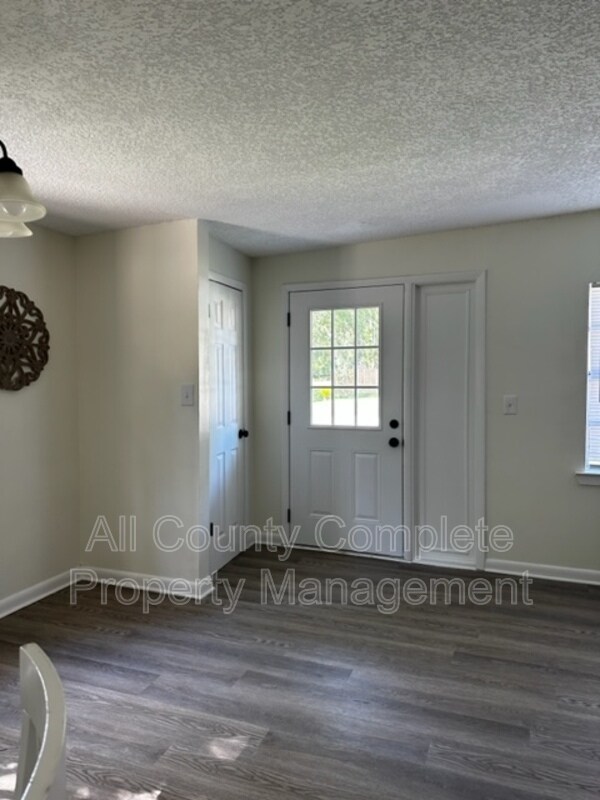 Building Photo - 6004 Marsha Dr