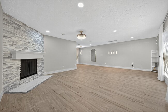 Building Photo - 8203 Huntermoor Cir