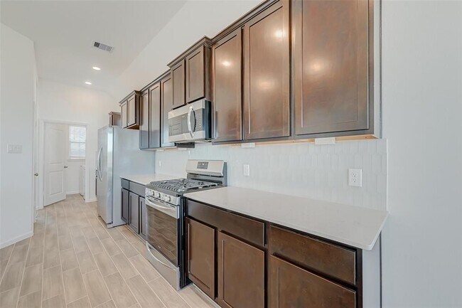 Building Photo - 2223 Rustboro Dr