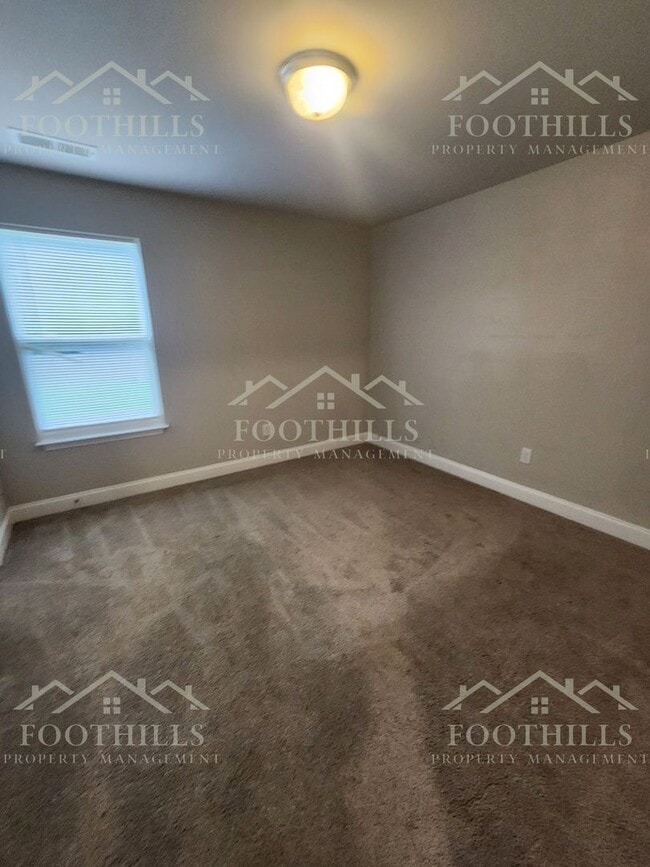 Building Photo - 104 David St