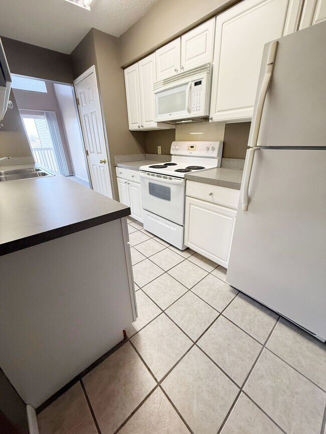 Building Photo - Contemporary Condo with River Views in Historic Marietta!