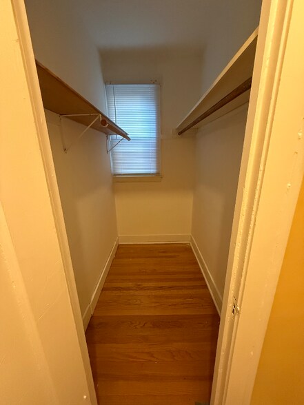 Building Photo - 3847 N Linder Ave