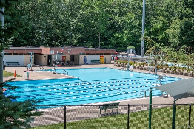 Building Photo - 579 Broadway