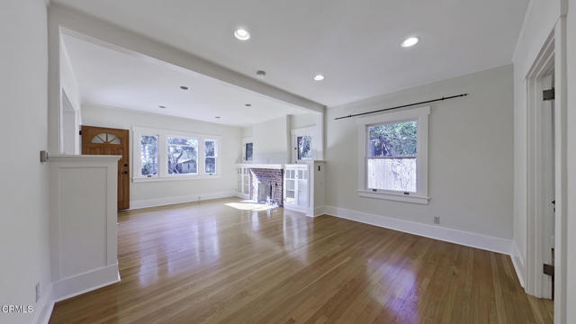 Building Photo - 1915 Las Lunas St