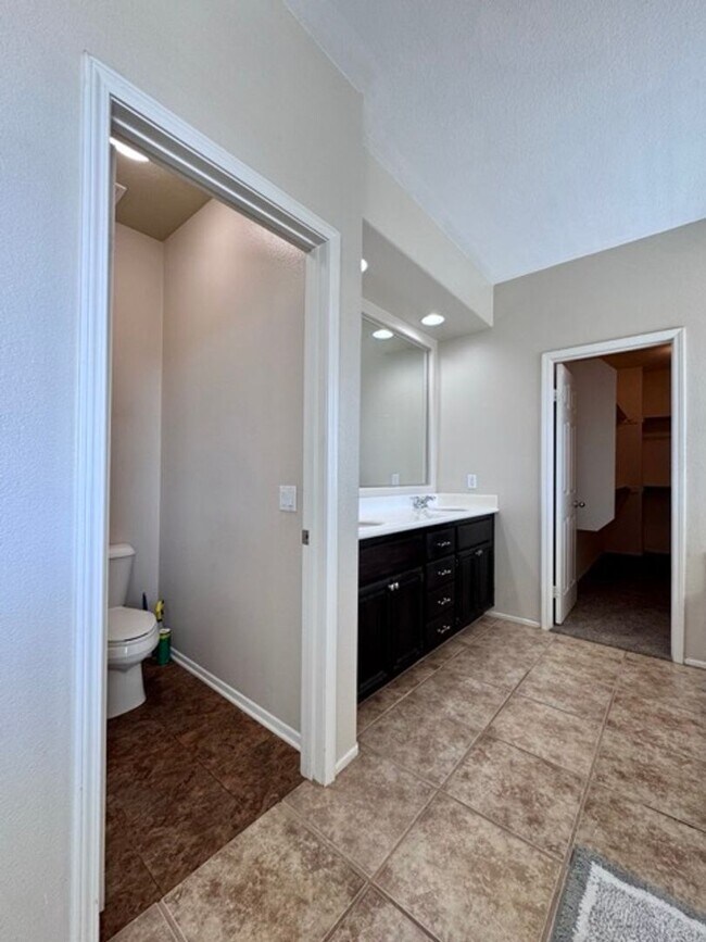 Building Photo - Beautiful 4 Bedroom + Office Home for Lease