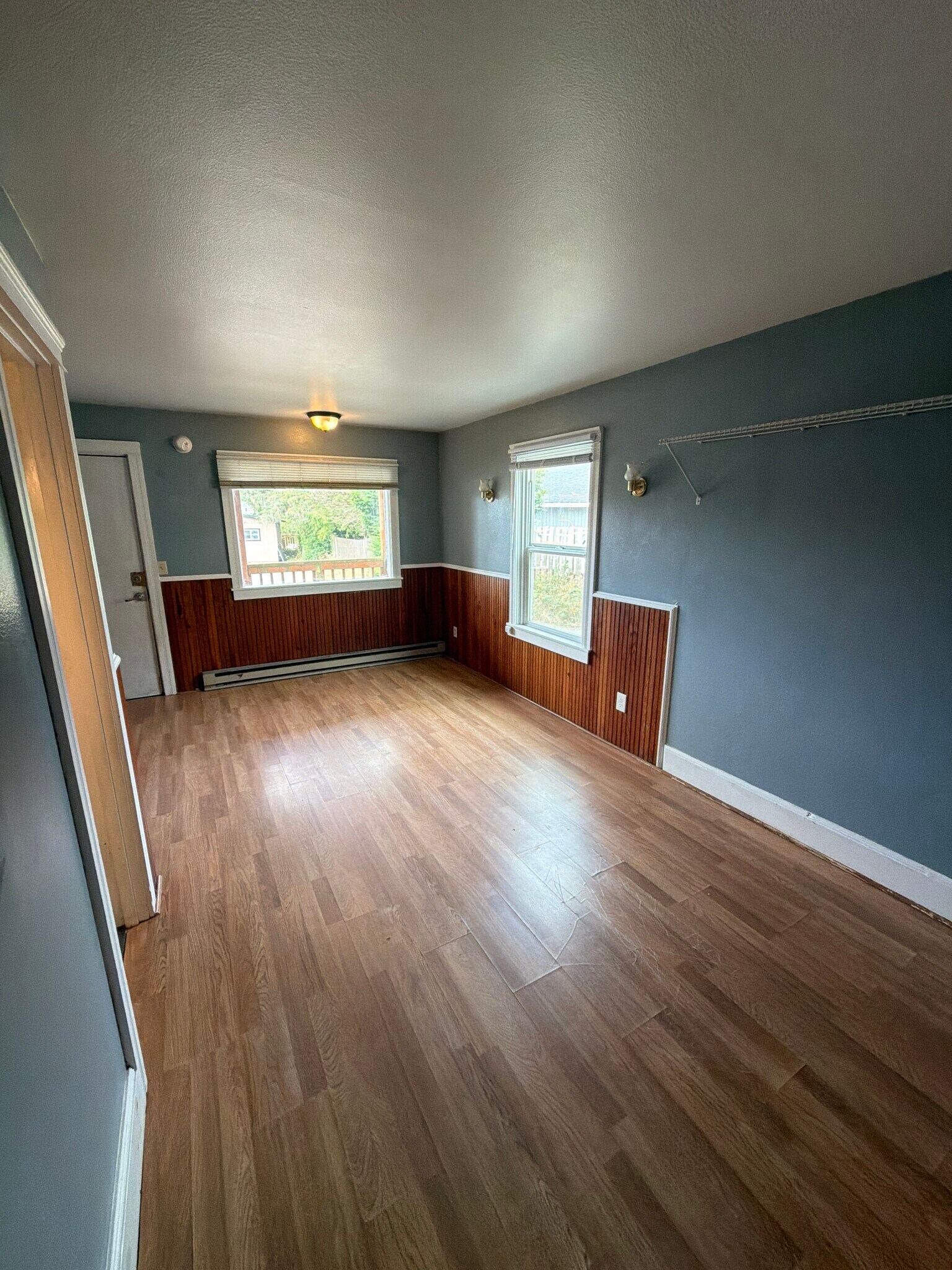 Building Photo - 430 S Holladay Dr