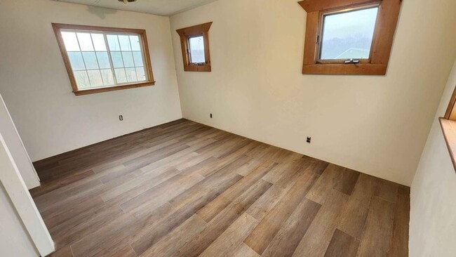 Building Photo - 3+ Bed Home Available with Garage