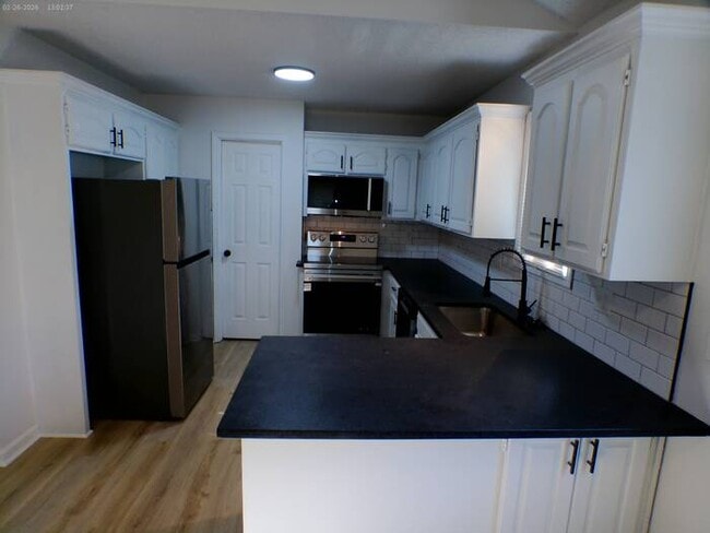 Building Photo - Spacious 4 bedrooms and 2 full baths home located on S Franklin St in Spring Hill