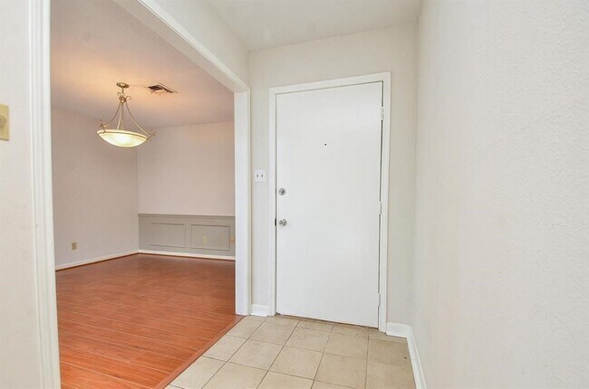Building Photo - 15815 Boulder Oaks Dr