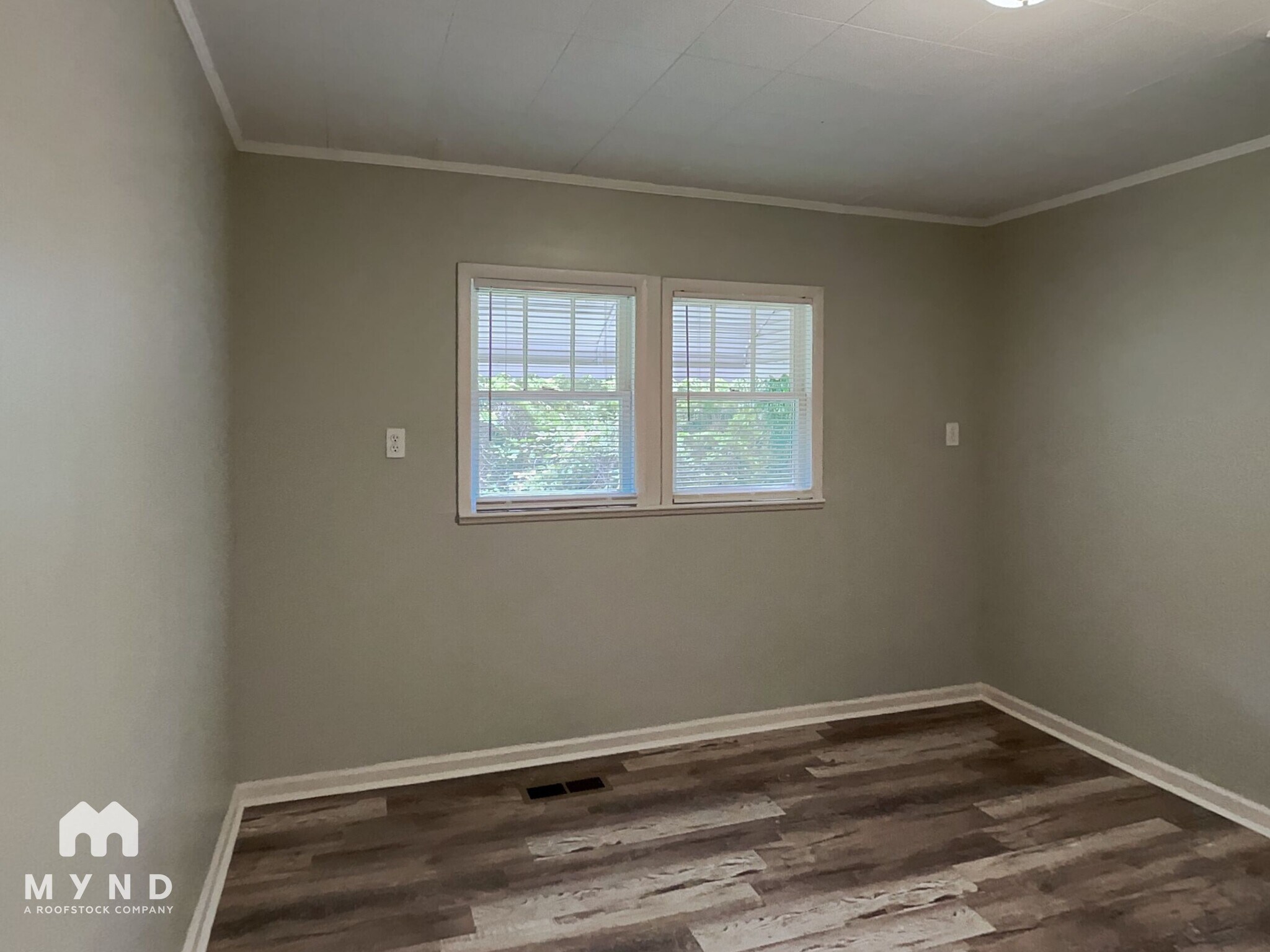 Building Photo - 1445 Echols Dr