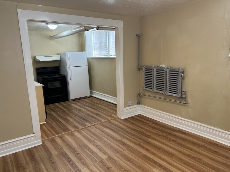 Kitchen-Room - 251 E Broadway