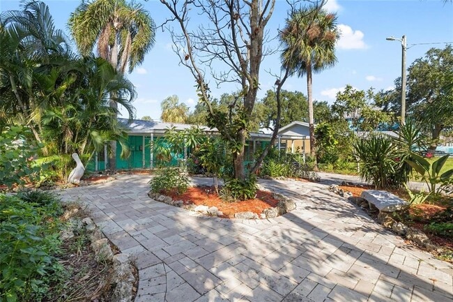 Building Photo - 8825 Oak St