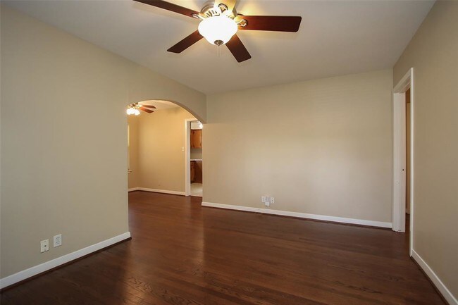 Building Photo - 5036 De Milo Dr